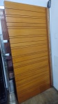Grande madeira, podendo ser usado como  mesa/porta . Med 22 x107x6 cm. Retirada noRiocomprido.