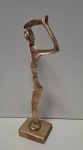 Belíssima Escultura Art Nouveau representando Jovem, em bronze cinzelado e patinado, base em madeira madeira de lei Altura 38 cm