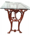Uma mesa de, com pé de máquina francesa marcada Paris na base com tampo de vidro . Med:60 x 101 x60cm.