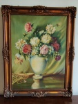 Belíssimo quadro, com rica pintura feita a óleo, representando vaso com flores, moldura com rica decoração de arabescos em relevo. Quadro assinado. Med: 86 x 68 moldura /70x52telacm.