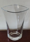 Belíssimo vaso em cristal translucido. Med: 28x20x15cm.