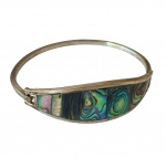 Lindo bracelete em metal alpaca com abalone. Peso 17.53  gramas e 6,4 de diâmetro.