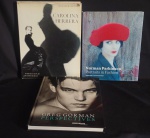 LIVRO - Lote contendo três livros sendo, " CALORINA HERRERA".  PÁG. 187. Med: 35X27, e um "NORMAN PARKINSON". PÁG 191. Med: 30,5x25, e um  "GREG GORMAN PERSPECTIVES" PÁG 209.Med:29x25cm.