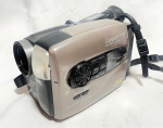 COLECIONISMO - JVC (Compact VHS) - Rara filmadora compacta. Med 13x22x10 cm. Obs: não testada.