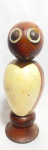 ARTE POPULAR - Imponente e antigo saca-rolhas regional brasileiro, anos 50/60, em madeira nobre, ricamente torneado, representando Pinguim. Med 17 cm. Obs: apresenta discretas marcas do tempo.
