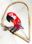 ARTE POPULAR - "Arara" Espetacular e imponente grupo escultórico, regional brasileiro, em monobloco de madeira nobre, esculpido e pintado a mão, representando Cena de Arara Sobre Galho. Med 40x35x40 cm.Obs: apresenta discretas marcas do tempo.