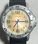 TECHNOS (Sport 10 ATM) - Elegante e raro relógio de pulso, modelo esportivo, a quartz, com caixa e pulseira em aço. Funcionando no momento e sem garantias futuras. Med 4,5 cm (Caixa).