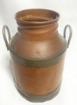 Antigo porta mantimento rustico, anos 50, em cobre, ricamente cinzelado. Med 18x14 cm.