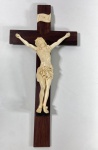 Belíssimo Cristo em marfim entalhado a mão  Europa  segunda metade do século XVIII, crucifixo em Jac