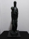 Ceschiatti, Alfredo "Pietá" escultura de bronze patinado, medindo 53 X 18 assinado.