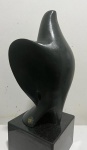 Ceschiatti, Alfredo, "Pomba com asa fechada", escultura em bronze patinado, medindo 30 cm de altura. Com selo da Fundição Zani.