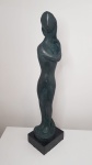 Bruno Giorgi "Figura Feminina" escultura em bronze patinado e cinzelado, medindo 50 cm de altura assinado.
