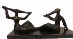 Ceschiatti, Alfredo "Ïaras" escultura em bronze patinado medindo 28 x 10cm assinada.