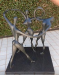 Ceschiatti, Alfredo ''As Três Graças'', Escultura em bronze patinado e cinzelado, medindo 110 x 80 cm, assinado, com cachet da Fundição Zani.