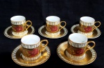 Belíssimo conjunto com 5 xícaras para café produzidos em porcelana com decoração floral e farta dour