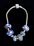 Pulseira Bracelete PANDORA Moments Celebração - Prata Esterlina 925, malha em trama e fecho barril.