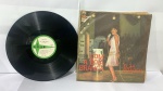 ELZA SOARES: RARO LP COM A BOLA BRANCA. LP MONO ANO 1966. ALGUNS ARRANHOES SUPERFICIAIS DE USO. CAPA COM SINAIS DO TEMPO, MAS NADA GRITANTE. LP DIFÍCIL DE ACHAR 700,00 EM SEBOS