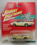Miniatura Johnny Lightning Super 70`s - 1972 Buick Riviera, escala 1/64. Item no estado conforme fotos. Carrinho de Coleção. 