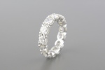 Aliança Inteira em Ouro Branco 18k com Aprox. 6.5ct de Brilhantes - Aro 22 / Largura 5mm - Peso: 7,6