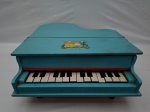 Piano Antigo - Estrela - Brinquedo com Estrutura de Madeira - década de 60 - Seis teclas não emite s