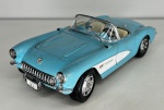 ROAD TOUGH - Chevrolet Corvette (1957) - Escala 1/18 - Miniatura em metal com pneus de borracha. Peç