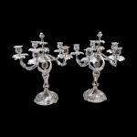 CHRISTOFLE - CANDELABROS - Belo par de candelabros em metal espessurado à prata para 5 velas, podend
