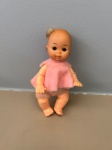 Mini boneca da Estrela Chiquinha toda articulada mexe a cabeça quando vc pega nosBracinhos dela