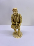Antiga escultura oriental em marfin seculo XlX altura 25 cm.