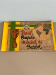 Uma raridade Álbum completo de 1958 campeão Mundial de Futebol com todas as figurinhas especialmente do nosso Rei Pelé.