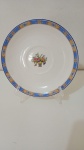 Lote de 2  mini pratos de porcelana mad in Japan e o outro England com 16 cm de largura e o menor 14 cm