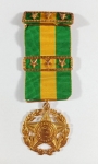 Rara comenda de ouro maciço com as armas da República, com grau 3 estrelas e fita, peso total 32,2g.