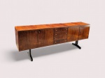Móveis Cimo. Elegante e espetacular buffet inteiramente laminado em jacarnadá, com puxadores e chave