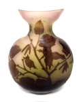 EMILE GALLÉ (FRANÇA, Circa 1900). Elegante Vaso Art Nouveau de coleção em pasta de vidro acidado dec