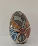 Francisco Brennand, Ovo, cerâmica, 16cm de altura, com brasão da fábrica no fundo