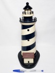 Escultura produzida em madeira representando farol, altura 32,5 cm, item muito decorativo.