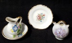 Lote contendo 4 bibelos produzidos em porcelana, maior comprimento 6cm, década de 50, itens colecionáveis.