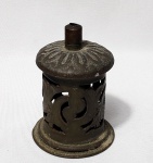Antigo incensário produzido em bronze, maior comprimento 5cm, princípio do século XX, marcas do tempo.