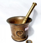 Antigo almofariz produzido em bronze, maior comprimento total 17cm, princípio do século XX.