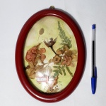Lote com um quadro decorativos com representação de plantas, moldura em madeira, vidro abaulado, comprimento:21cm.