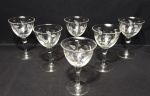 Lote contendo 6 taças produzidas em cristal, com lapidações de folhagem, maior comprimento:13cm. Alt.