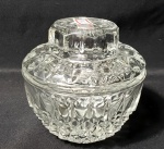 PASARI- Pequena bomboniere produzida em vidro original da Indonesia, produzida em vidro translúcido em ornamentações estilo ` bico de jaca `, medida:9,5cm diâmetro x 9cm alt;