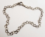 Pulseira produzida em prata de lei, corrente modelo formato de coração, contraste de teor 925ml, comprimento aberto:18cm.