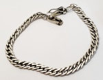 Pulseira produzida em prata de lei, contraste de teor 925ml, corrente modelo grumet duplo, comprimento aberto:22cm.