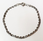 Pulseira produzida em prata de lei, com ornamentação represenmtando coração, comprimento aberto:20cm.