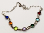 Pulseira produzida em prata de lei contraste de teor 925ml, com zircônia coloridas, comprimento aberto:19cm.