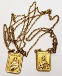 Belíssimo escapulário produzido em Ouro18K, peso 3,1gramas, com representação de Nossa Senhora do Carmo e Sagrado Coração de Jesus, comprimento fechado:34cm.