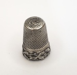 Dedal produzido em prata de lei , maior comprimento:2cm.