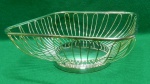 Fruteira tipo cesta,  em metal prateado. Usado.   8cmA x 21cmC x 21cmL.