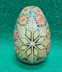 Ovo de Páscoa ucraniano, "Pysanka". Em muito bom estado. mede 7 A x 4,5 diâmetro.