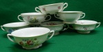 Pequena coleção de tigelas para consommé, todas em porcelana, decoradas com motivos florais e de várias macas, Uma delas com Fio de cabelo" e outra apresenta reparos, conforme pode ser visto nas fotos. Média de tamanho, 5 A x 16 c x 12 diâmetro.